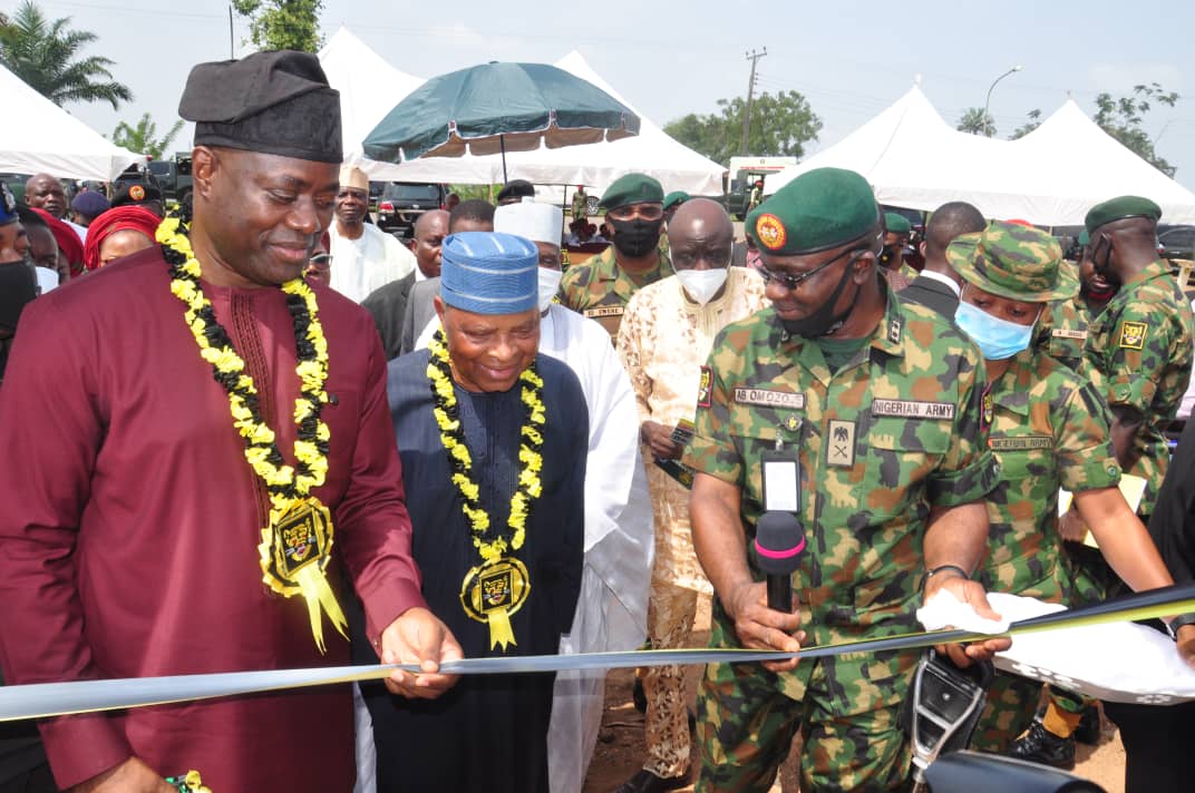 Gen. Akinrinade retd, Commends Chief of Army Staff for Defending Democracy