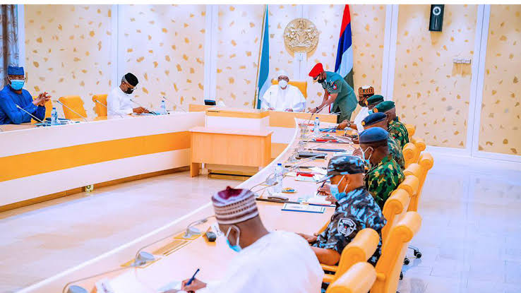 BREAKING: Buhari, security chiefs holds emergency meeting in Aso Rock