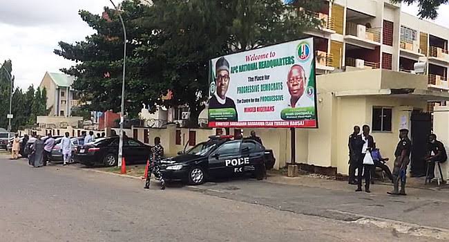 Breaking: Heavily Armed Police operatives Take Over APC National Secretariat In Abuja