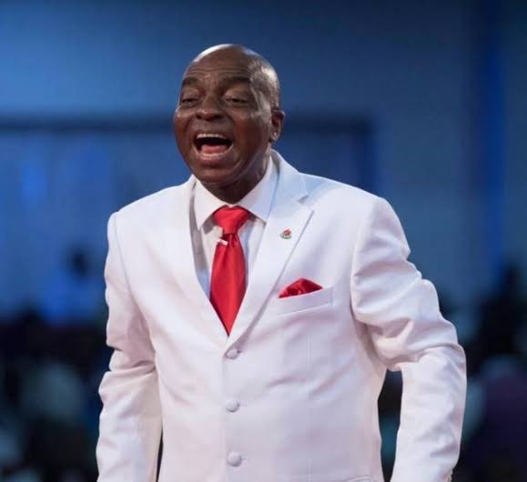 Man breaches Bishop Oyedepo’s security, creates a scene during service