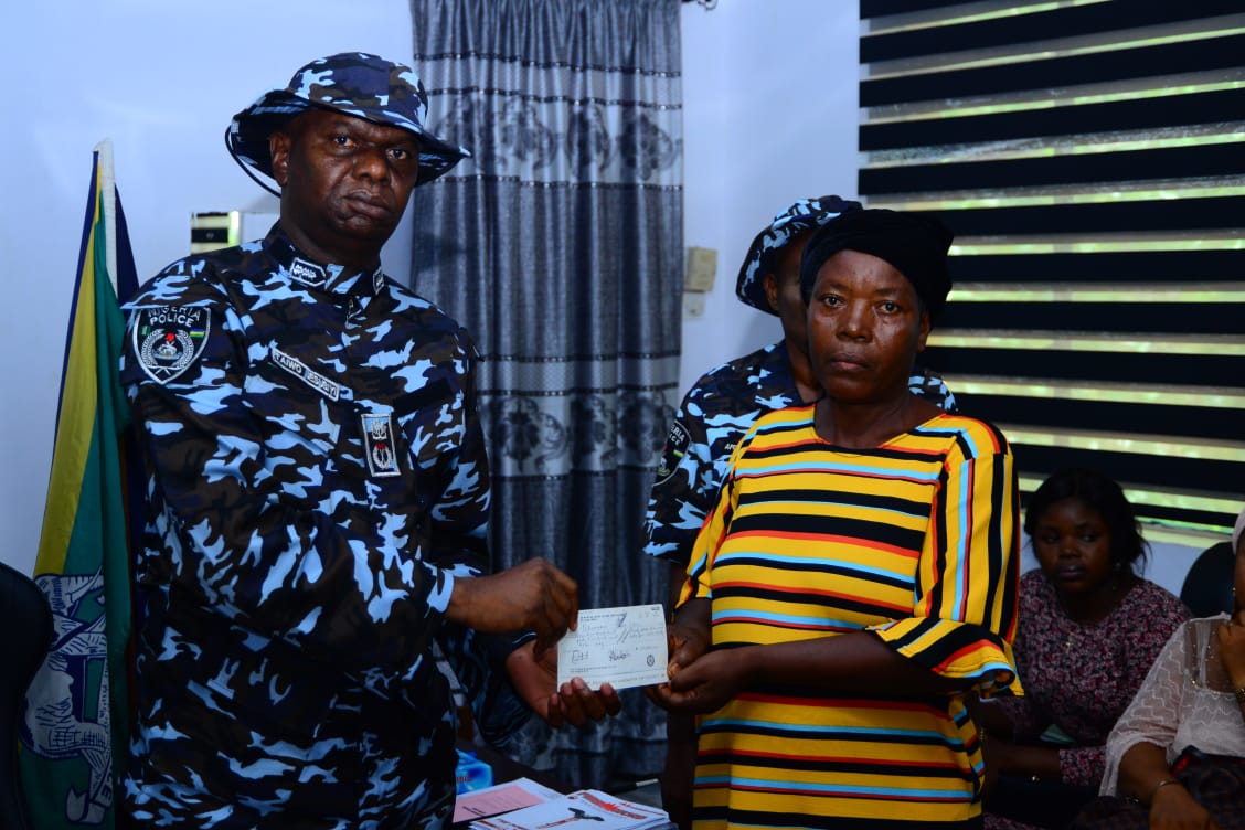 Ondo CP Presents Cheques To Families Of Late Police Officers